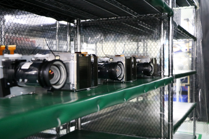 Flyin 2025 Профессиональный 3LCD 4K лазерный проектор 7200 Ansi Lumens Ultra Hd 3840x2160 Высокая яркость Для бизнес-образования Большие площадки Банкетные залы Сцены 13