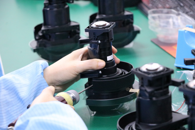 Flyin 2025 Профессиональный 3LCD 4K лазерный проектор 7200 Ansi Lumens Ultra Hd 3840x2160 Высокая яркость Для бизнес-образования Большие площадки Банкетные залы Сцены 12