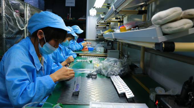 Flyin 2025 Профессиональный 3LCD 4K лазерный проектор 7200 Ansi Lumens Ultra Hd 3840x2160 Высокая яркость Для бизнес-образования Большие площадки Банкетные залы Сцены 15