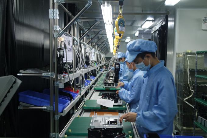 Flyin 2025 Профессиональный 3LCD 4K лазерный проектор 7200 Ansi Lumens Ultra Hd 3840x2160 Высокая яркость Для бизнес-образования Большие площадки Банкетные залы Сцены 16